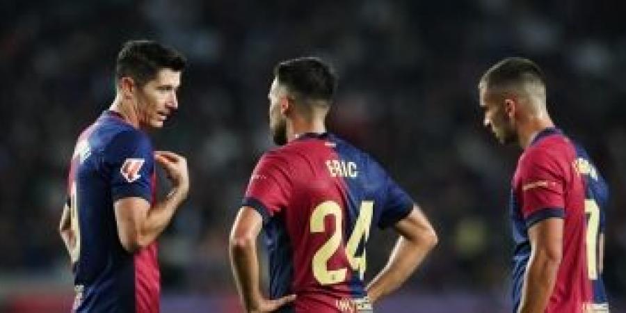 برشلونة يتلقى طلبًا غريبًا قبل مباراته الأولى في 2025 - في المدرج